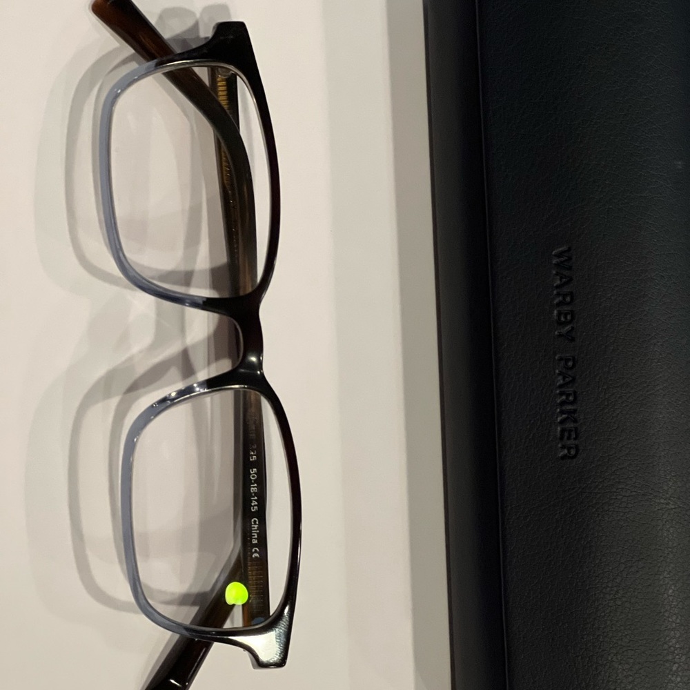 Wilkie in Eastern Bluebird Fade. Never-fail frame, with a sloped browline. - Picture 5 of 8